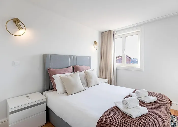 Modern Cativo By Lovelystay Apartman